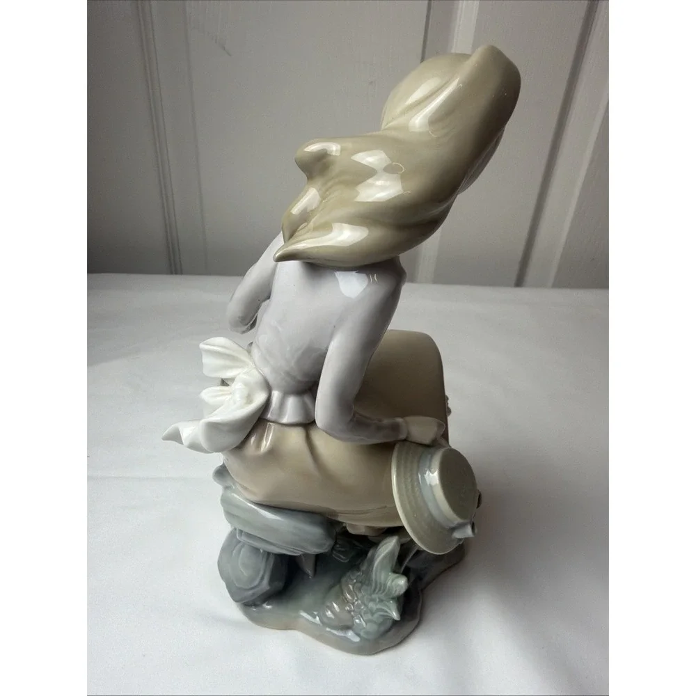 Vintage Retired LLADRO Porcelain Figurine - Girl & Hat - Sitting - Fish -w Box